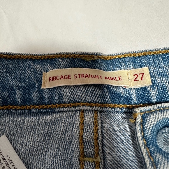 Ultra high waisted Levi’s - Picture 4 of 6